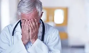چگونه از پزشک شکایت کنیم؟