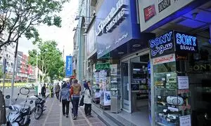 رهن و اجاره مغازه نقلی با ودیعه 200 میلیون تومانی بَر خیابان جمهوری