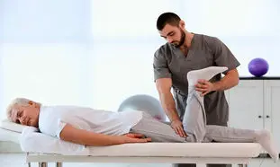 چه زمانی باید به کلینیک فیزیوتراپی مراجعه کرد؟