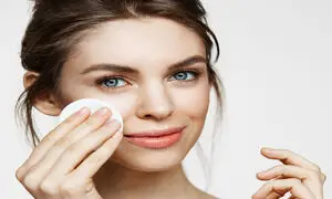5 تونر پاک کننده و آبرسان مناسب پوست چرب