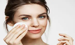 5 تونر پاک کننده و آبرسان مناسب پوست چرب