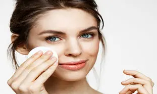 5 تونر پاک کننده و آبرسان مناسب پوست چرب