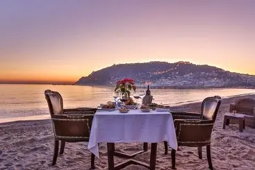 7 رستوران معروف که در تور آلانیا نباید از دست داد