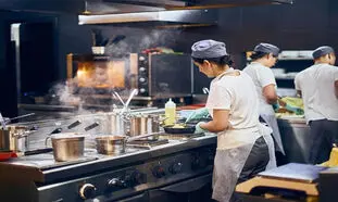 تهویه آشپزخانه صنعتی: راهکارهای مدرن برای بهبود شرایط کاری