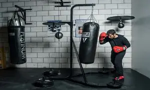 خرید کیسه بوکس برای بوکسرها چقدر آب می‌ خورد؟