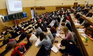 ترامپ بیاید، دانشجویان خارجی می‌روند