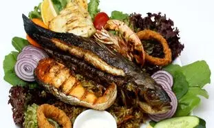 طعم هیجان‌انگیز غذاهای دریایی را با سفر به کیش تجربه کنید