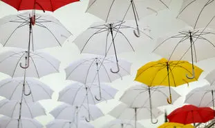 بهترین چتر ضداشعه آفتاب برای روزهای گرم سال + قیمت