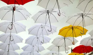 بهترین چتر ضداشعه آفتاب برای روزهای گرم سال + قیمت