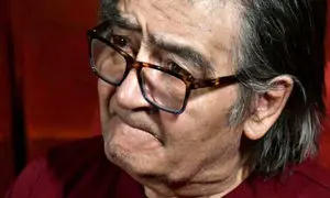 یک عروسک همدم تنهایی این بازیگر شد