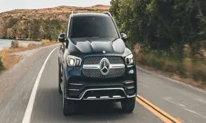 یک تغییر اساسی ؛ مرسدس بنز خودرو 4 سلندر تولید می کند