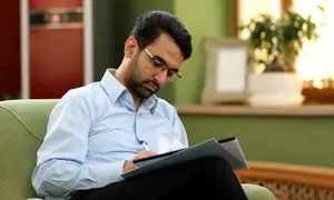 آذری جهرمی ؛ راننده تپسی یا سیاستمدار؟