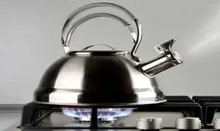 4 ترفند خانگی برای رسوب گیری کتری و چای ساز