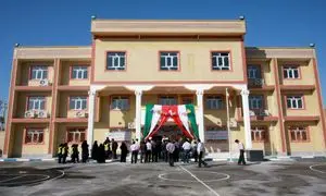 قانون شکنی مدارس دولتی و دریافت هزینه از والدین
