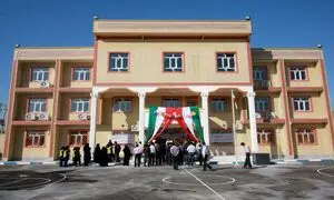 قانون شکنی مدارس دولتی و دریافت هزینه از والدین