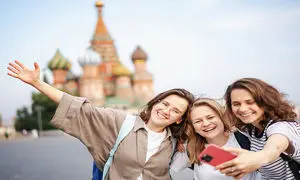 لباس سبک و راحت که خانم ها هنگام سفر باید همراه داشته باشند