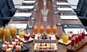 پذیرایی در جلسه‌ های کاری ؛ بودن یا نبودن؟