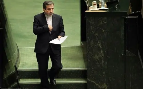 عکس پرحاشیه عباس عراقچی در مجلس