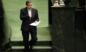 عکس پرحاشیه عباس عراقچی در مجلس