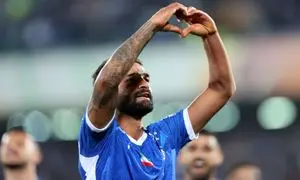 دختری با دندان های خون‌آشامی؛ دردسر تازه برای باشگاه استقلال