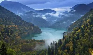 بازدید از زیباترین دریاچه های طبیعی جهان در تور گرجستان