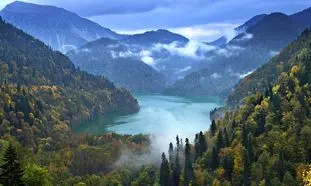 بازدید از زیباترین دریاچه های طبیعی جهان در تور گرجستان