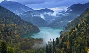 بازدید از زیباترین دریاچه های طبیعی جهان در تور گرجستان