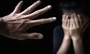 ۱۰۰ بار تجاوز به یک زن توسط غریبه ها با هماهنگی شوهرش