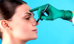 بررسی علت اهمیت انتخاب بهترین جراح بینی نیمه فانتزی در تهران