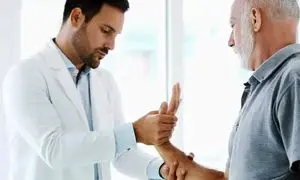 علت درد دست چیست و چگونه می توان آن را درمان کرد؟
