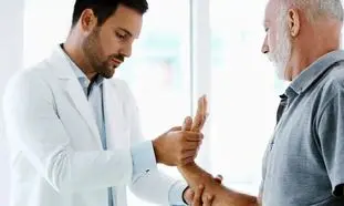 علت درد دست چیست و چگونه می توان آن را درمان کرد؟