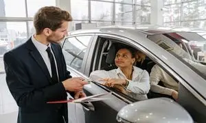 اجاره ماشین با راننده فرصتی طلایی برای راحتی بیشتر در شهرهای شلوغ