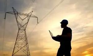 مشکل برق با اصلاح قیمت آن حل می شود نه نیروگاه سازی