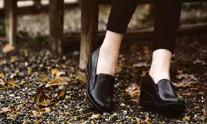 راحتی پا در محیط کار؛ خرید اقساطی کفش طبی با چرم طبیعی برای بانوان شاغل