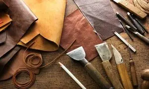 چرا چرم طبیعی گزینه مناسب‌ تری برای تولید کیف و کفش است؟