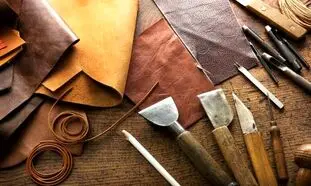 چرا چرم طبیعی گزینه مناسب‌ تری برای تولید کیف و کفش است؟