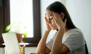 5 دلیل مشکل شنیدن صدای غیرعادی از لپ تاپ + راه حل