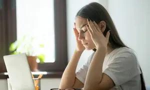 5 دلیل مشکل شنیدن صدای غیرعادی از لپ تاپ + راه حل