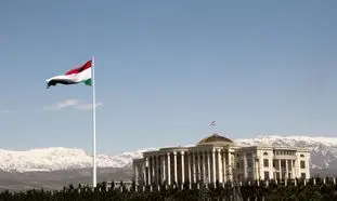 سفر به بام جهان، در نزدیکی ایران، تاجیکستان