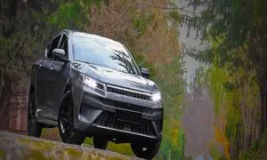 خرید سدان KMC J7 از نمایندگی کرمان موتور شیراز