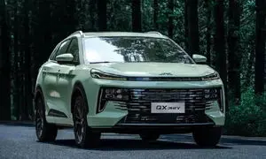 چرا خرید خودرو KMC JS6 PHEV به صورت نقد و اقساطی توصیه می‌ شود؟