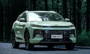 چرا خرید خودرو KMC JS6 PHEV به صورت نقد و اقساطی توصیه می‌ شود؟
