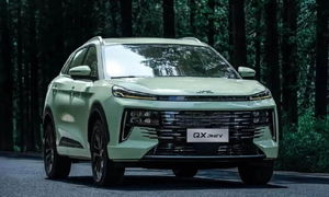 چرا خرید خودرو KMC JS6 PHEV به صورت نقد و اقساطی توصیه می‌ شود؟