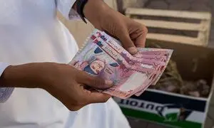 بررسی عوامل موثر بر نرخ تبدیل حواله ریال عمان