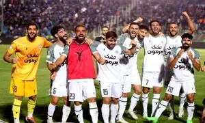 تبلیغات تشک هرمون روی پیراهن ذوب آهن