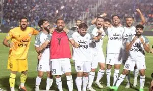 تبلیغات تشک هرمون روی پیراهن ذوب آهن