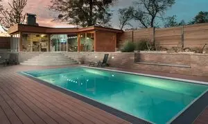 مزایای استفاده از چوب پلاستیک در استخر