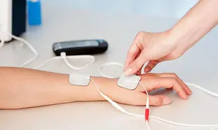 تجهیز واحد الکتروتراپی یک بنیاد خیریه در بم با کمک «فیروزه»