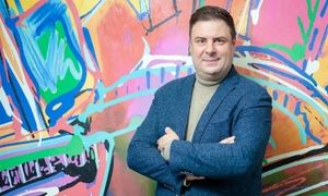 تجلیل از مدیرعامل آسیاتک در یک رویداد زیرساختی