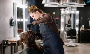 بهترین سالن های رنگ و لایت مو در شیراز کدامند؟